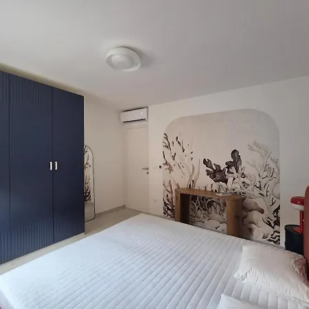 Anima 1 Drvenik (Split-Dalmatia)